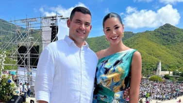 Thalía Olvino y el alcalde Morel David Rodríguez enseñan la cara y nombre de su bebé 