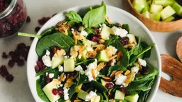 ¿Antojo saludable? Conoce la ensalada de manzana