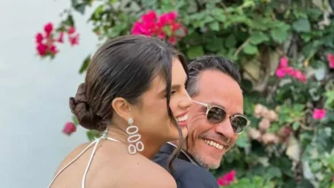 ¡Muchacho! Marc Anthony se pone erótico y le sampa tremendo "latazo" a Nadia Ferreira en público