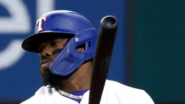 MLB: ¡Asere! Adolis García se vuela la barda ante los Guardianes (+video)