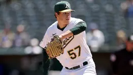 Novato lanzallamas de los Atléticos de Oakland atrae ofertas de cambio en MLB