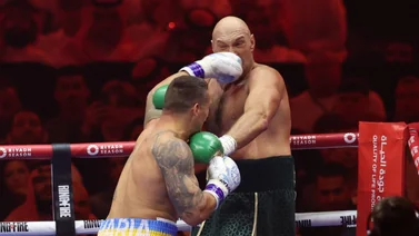 Oleksandr Usyk se coronó como el campeón indiscutible de los pesos pesados