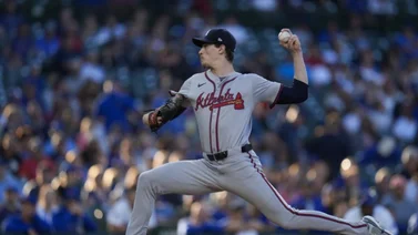 ¡Inédito! Max Fried es el único pitcher en hacer esto en carretera