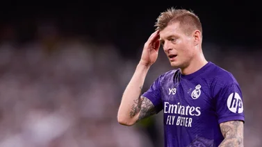 ¡El mejor maestro! mira cómo Toni Kroos enseña a su hijo a dominar el balón (+video)