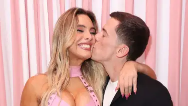 Guaynaa pierde el pudor y le mete mano a Lele Pons Guaynaa pierde el pudor y le mete mano a Lele Pons