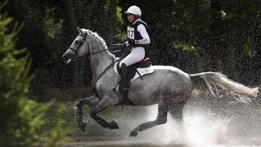 Yoqueta muere en plena competencia tras caer de su caballo
