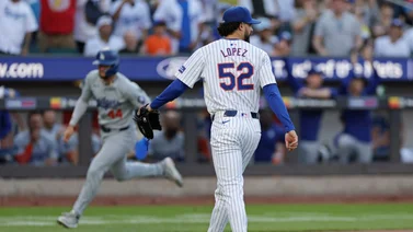 MLB: Boricua Jorge López pierde la paciencia y lanza su guante a la fanaticada de los Mets (+Video)