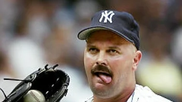 MLB: David Wells, como Jorge López, también lazó su guante al público hace 21 años (+Video)