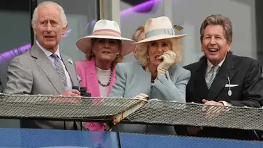 Mira en qué lugar llegó la yegua del Rey Carlos III de Inglaterra en el Epson Derby Oaks que crio La Reina Isabel II Mira en qué lugar llegó la yegua del Rey Carlos III de Inglaterra en el Epson Derby Oaks que crio La Reina Isabel II