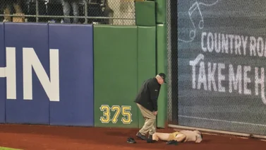 ¡Terror en el PNC Park! Fanático cae durante el juego desde el muro Clemente
