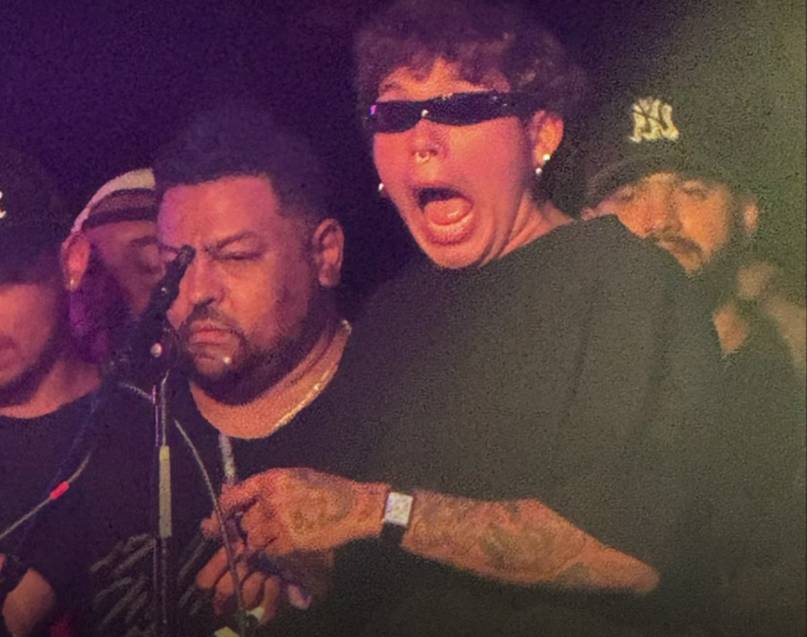 ¿Qué le pasó a Beéle? Su presentación en Mega Mezcla 2025 deja a fans perplejos