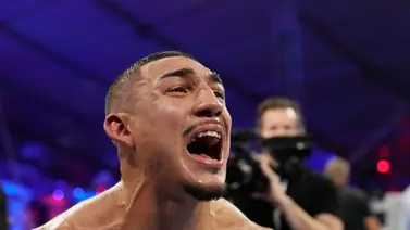 Teófimo López se mantiene como campeón tras victoria ante Arnold Barboza Jr.
