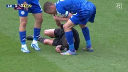 Premier League: ¡Inédito! Jamie Vardy robó el silbato al árbitro (+video)