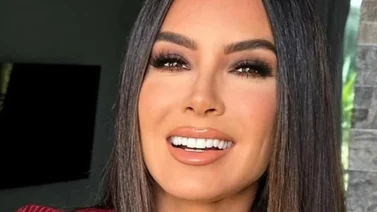 Elizabeth Gutiérrez lució su espectacular figura en un bikini con franjas amarillas