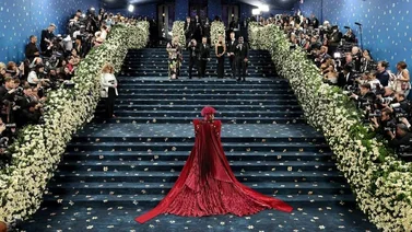 Met Gala 2025: Celebridades llegan a la alfombra roja 