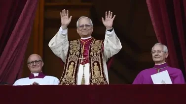 El papa León XIV fue capturado en un  juego de la Serie Mundial 2005