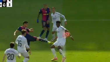 ¡Polémica en el clásico! ¿El árbitro debió señalar penal? ¡Polémica en el clásico! ¿El árbitro debió señalar penal?