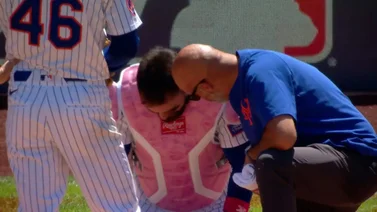 MLB: Luis Torrens sufre un durísimo pelotazo en las zonas nobles (+Video)