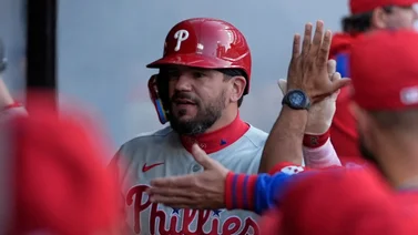  MLB: Kyle Schwarber anota su nombre en la historia de los Filis tras conectar par de jonrones (+Video)