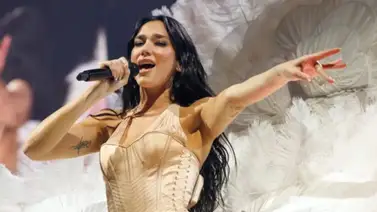 Dua Lipa canta en español y conquista Madrid con 'Héroe' de Enrique Iglesias Dua Lipa canta en español y conquista Madrid con 'Héroe' de Enrique Iglesias