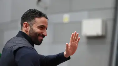 El humilde gesto de Rubén Amorim con el personal del Manchester United El humilde gesto de Rubén Amorim con el personal del Manchester United