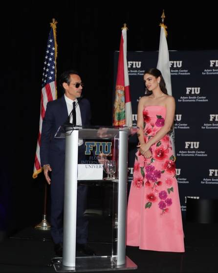 Marc Anthony se enfada y suelta palabrota en pleno discurso