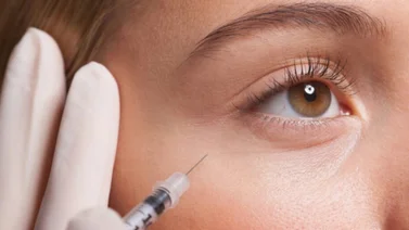 Actriz de Netflix sorprende con un tratamiento facial a base de esperma de salmón