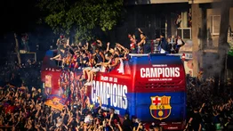 La caravana azulgrana: Una celebración marcada por la juventud y los nuevos rituales (+Video)