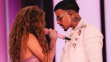 Shakira y Rauw Alejandro elevan la temperatura en el MetLife Stadium (+Video) Shakira y Rauw Alejandro elevan la temperatura en el MetLife Stadium (+Video)
