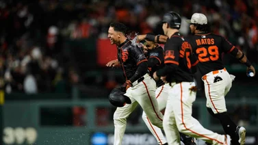 MLB: ¡Insólito! El peculiar walk-off de Wilmer Flores ante Atléticos (+dato)