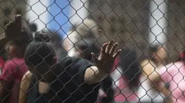 Cierre de centro de ayuda para solicitantes de asilo en Nueva York: Un golpe a los migrantes