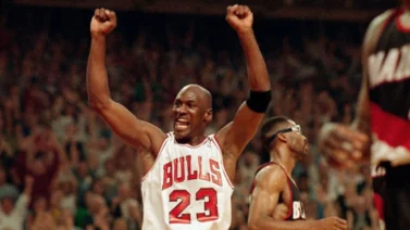 NBA: Camiseta de Michael Jordan es subastada por cifra récord