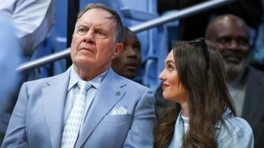Bill Belichick se habría comprometido con su joven novia de 24 años