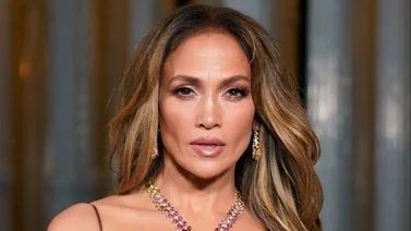Demandan a Jennifer López por publicar fotos de ella tomadas por paparazzis 