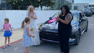 Su carro se quemó... ¡y Paris Hilton le regaló uno!: La historia de Bibiana Su carro se quemó... ¡y Paris Hilton le regaló uno!: La historia de Bibiana