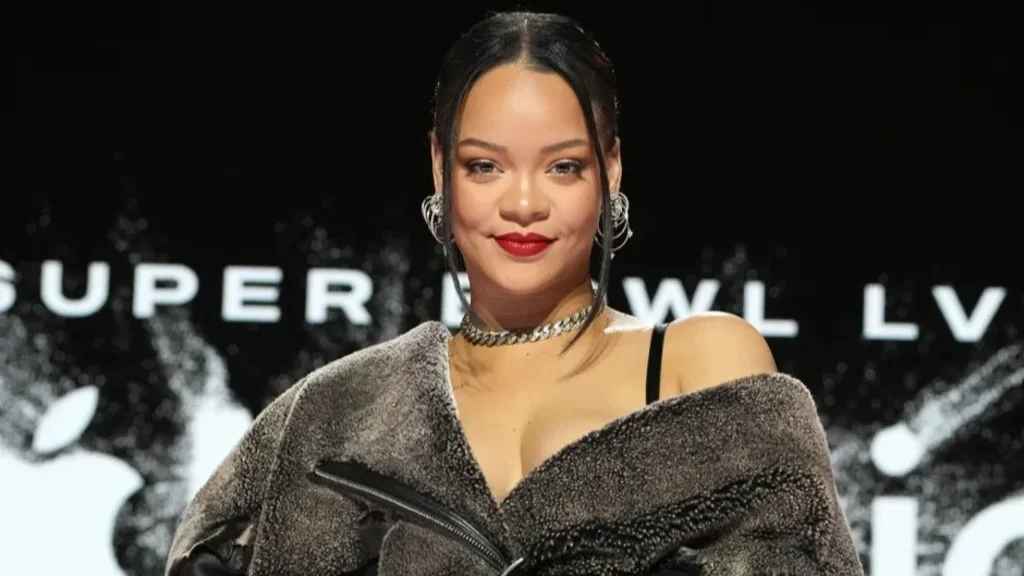 Rihanna por poco muestra su zona íntima con atrevido vestido ¡Mírala! 