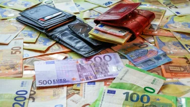 ¿Trabajas en España? Así puedes ayudar a tu familia en Venezuela