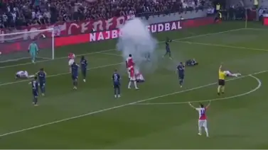 Lanzaron explosivo durante la final de la Copa de Serbia y así quedaron los jugadores (+Video) Lanzaron explosivo durante la final de la Copa de Serbia y así quedaron los jugadores (+Video)