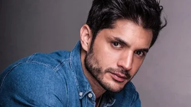 Daniel Elbittar se desnudó en un baño de espumas (+Imágenes) 