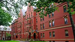 Batalla de Trump contra Harvard sigue: La universidad podría perder estos fondos