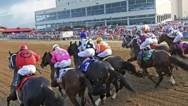 Levantan cargos a jinete de 17 años por actuación algo sospechosa en Prairie Meadows Levantan cargos a jinete de 17 años por actuación algo sospechosa en Prairie Meadows