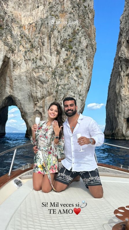 Exreina de belleza venezolana se compromete en la Isla de Capri