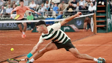 Alcaraz se mide a Dzumhur en los octavos de final de Roland Garros: ¿Sorpresa o pase arrollador?