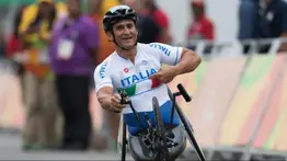 El deporte de viste de luto por el fallecimiento de Alex Zanardi 