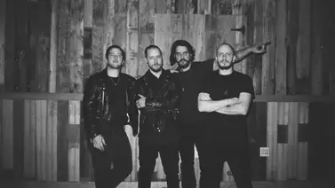 Viniloversus publicó el sencillo 'Vértigo', adelanto de su próximo álbum 'La Frontera' Viniloversus publicó el sencillo 'Vértigo', adelanto de su próximo álbum 'La Frontera'