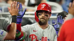 MLB: Bryce Harper agiganta su leyenda con una marca de poder
