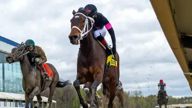 Indetenible: Jockey venezolano logra "back to back" en este óvalo y va por su décima temporada con una cifra envidiable Indetenible: Jockey venezolano logra "back to back" en este óvalo y va por su décima temporada con una cifra envidiable