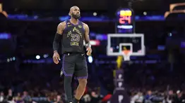 LeBron James iguala a Kareem y Malone en la postemporada