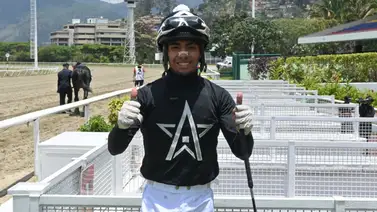 Pulso ganador: Samuel Yánez y sus cuatro cartas para la reunión dominical en La Rinconada Pulso ganador: Samuel Yánez y sus cuatro cartas para la reunión dominical en La Rinconada