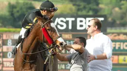 ¡Voló! Emisael Jaramillo de punta a punta con el potro de dos años en Santa Anita Park